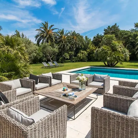 La Bouillabaisse Sleeps 10 Pool Air Con Wifi فيلة